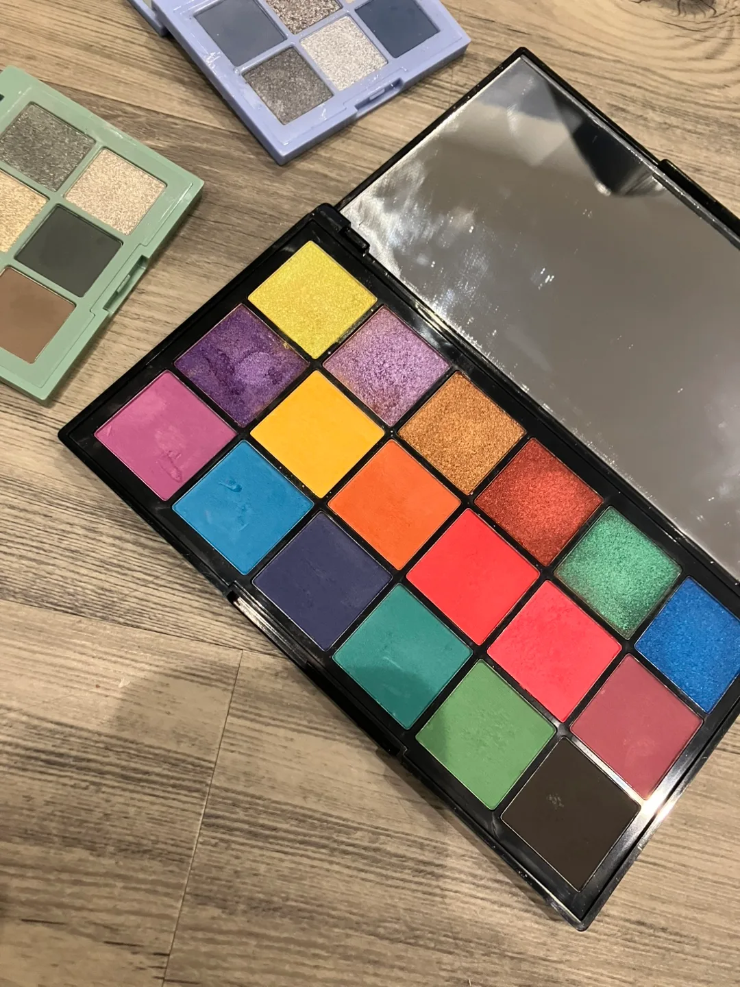 Eyeshadow Palettes image indicator(7)