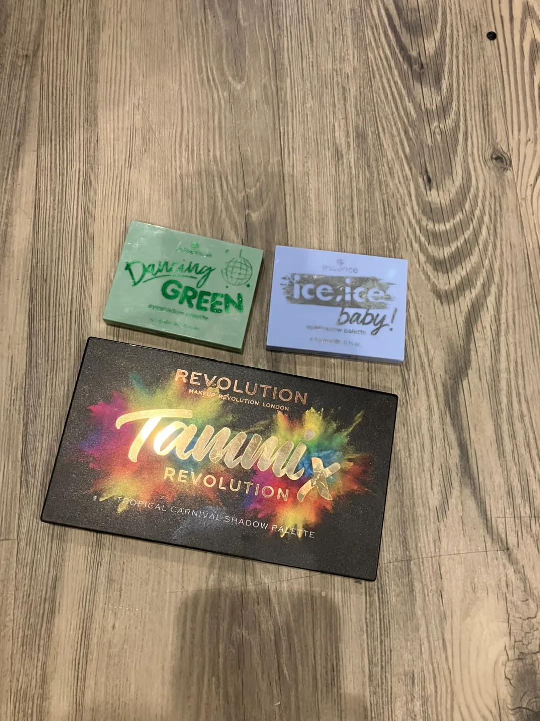 Eyeshadow Palettes image indicator(2)