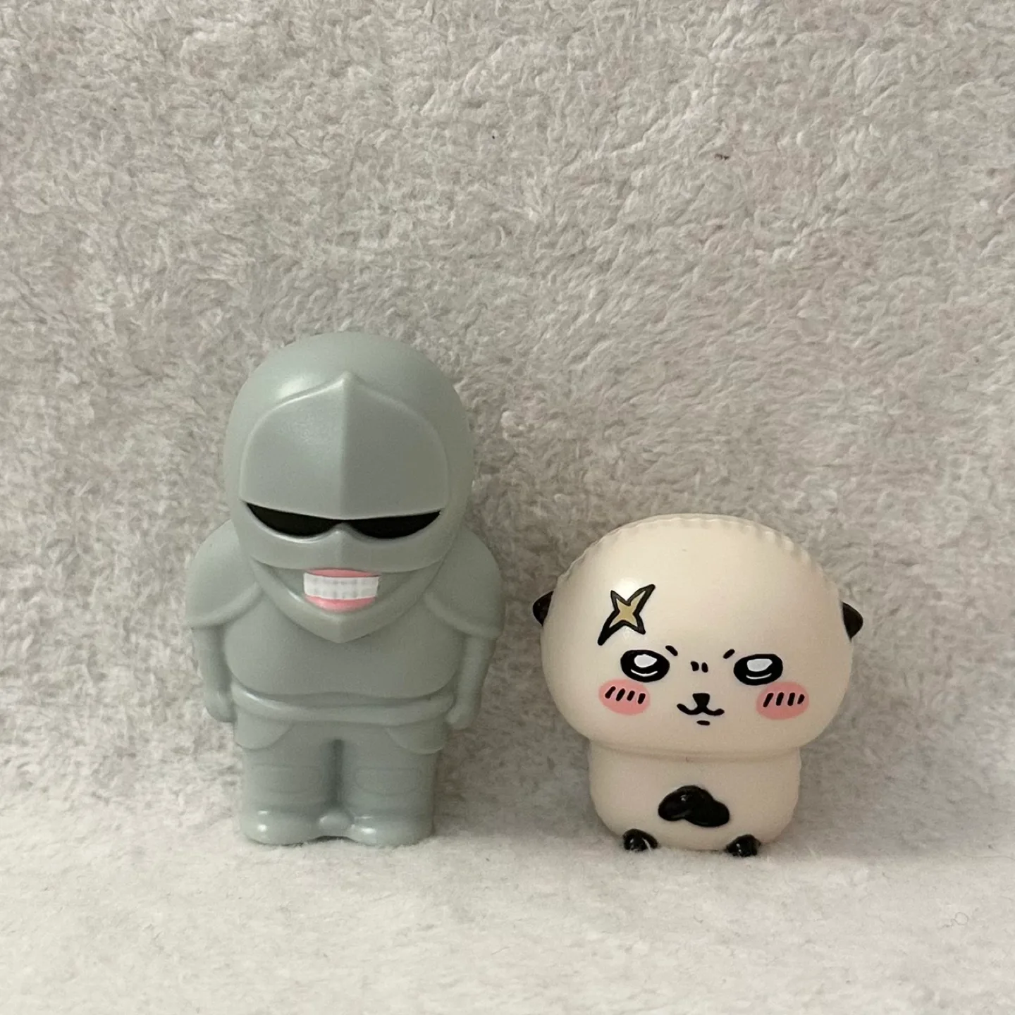 Chiikawa Many Friends Set 2 Figures Poshet Yoroi-san & Rakko thumbnail