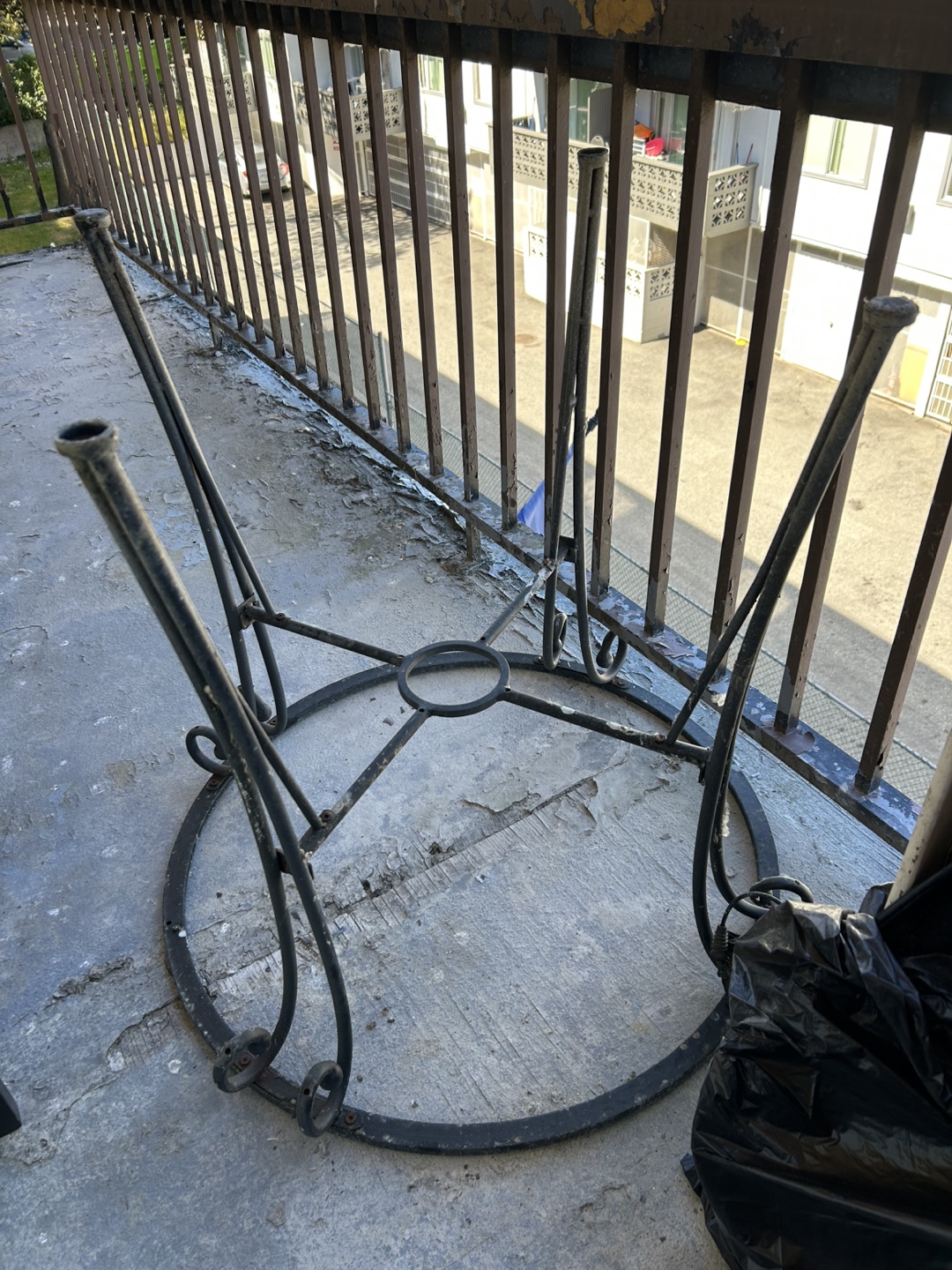 Round Glass Table Top with Metal Base - photo 2