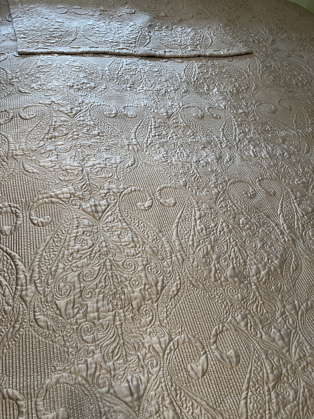 Beige Twin-size Quilted Bedspread