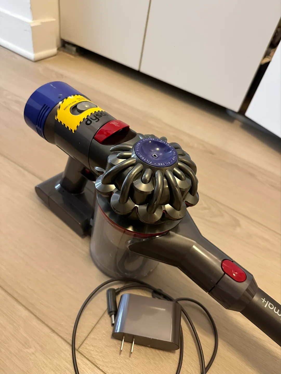 Dyson V7 Animal+ Cordless Vacuum image indicator(2)