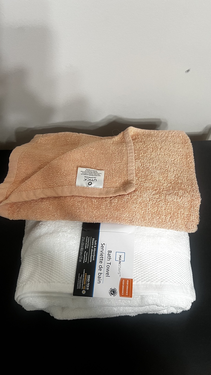 Utica & Mainstays Bath Towels - Peach & White