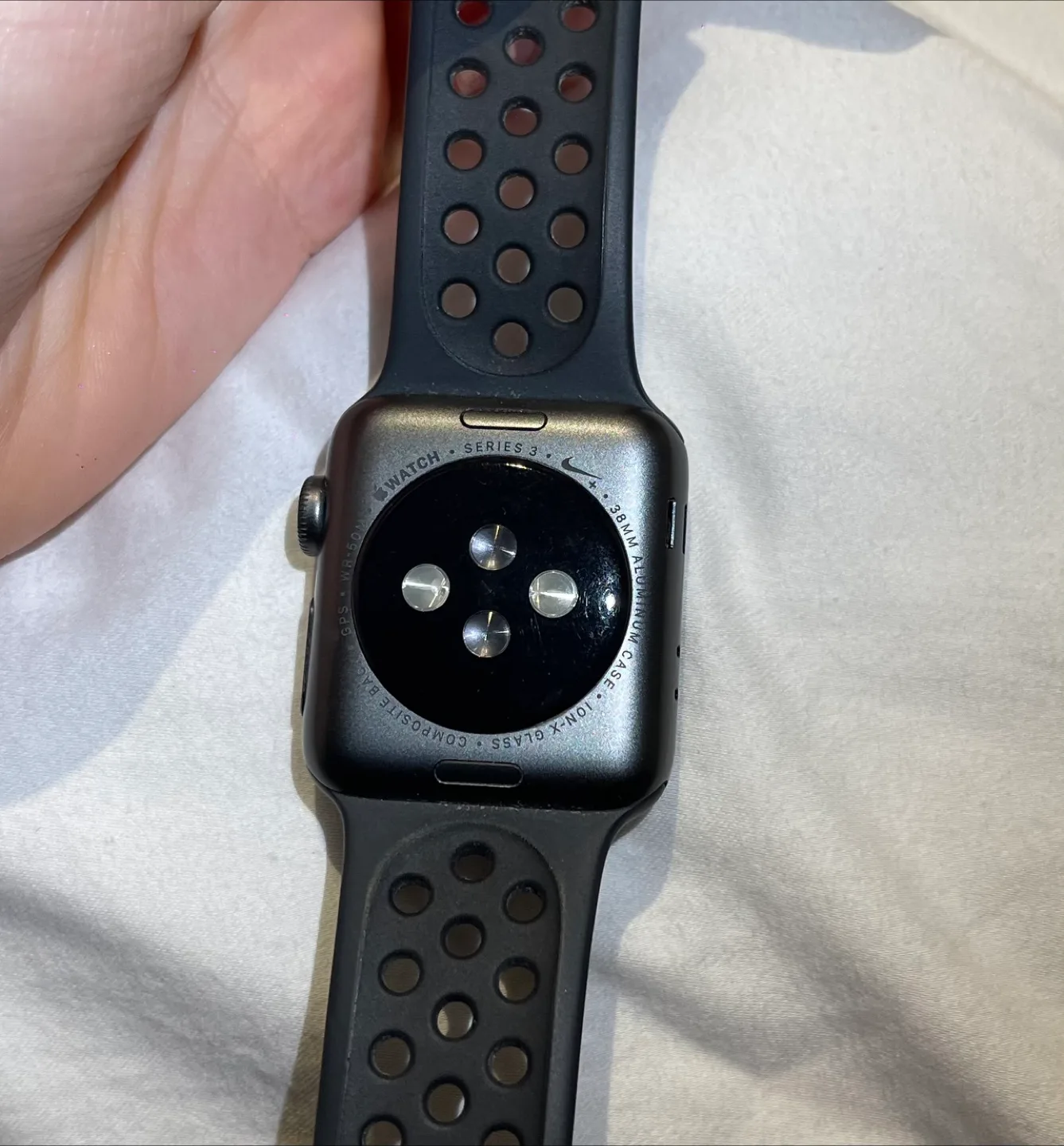 Apple Watch Series 3 Nike+ (includes charger and box) image indicator(2)