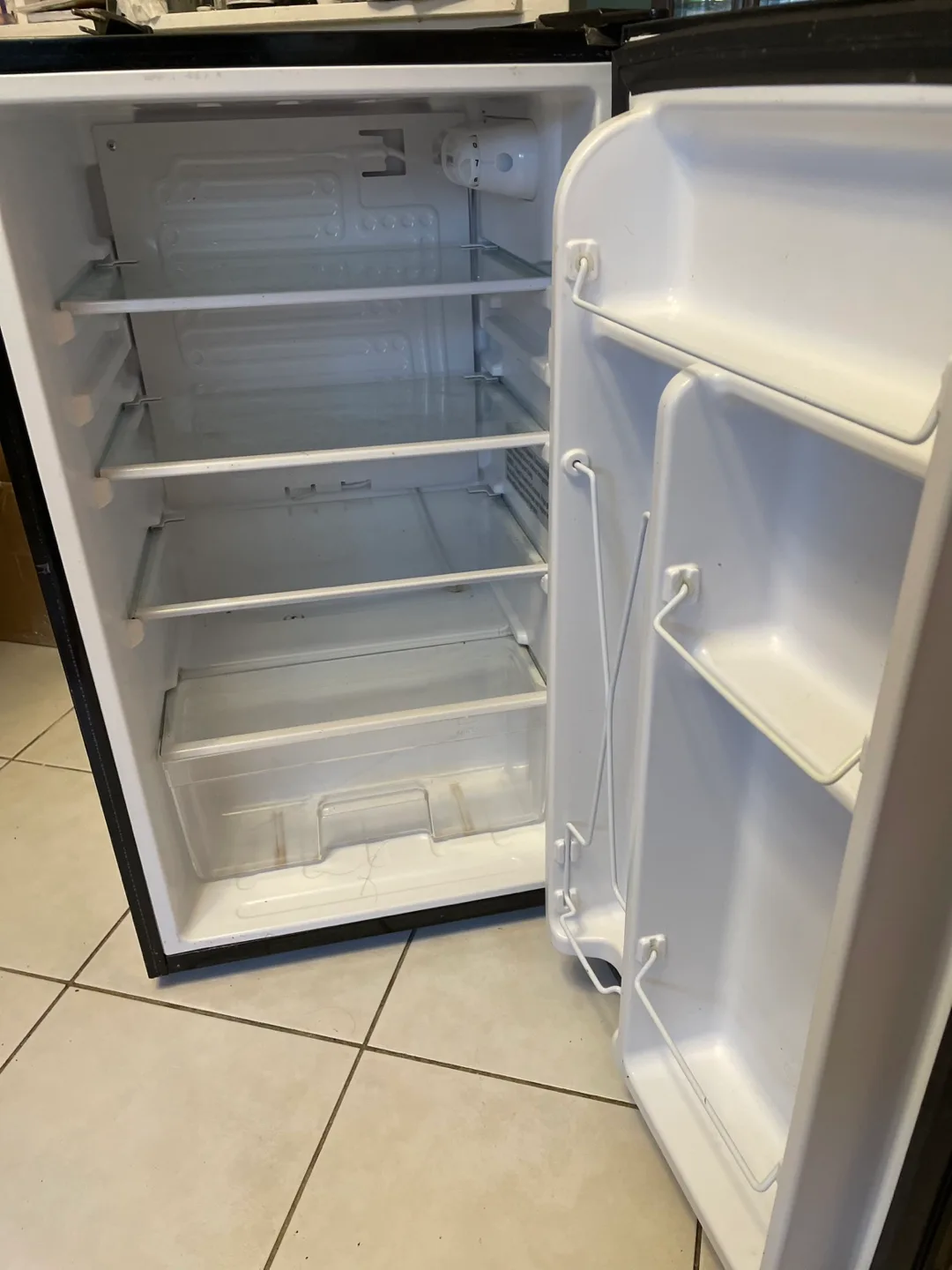 Insignia Mini Fridge - Black image indicator(2)