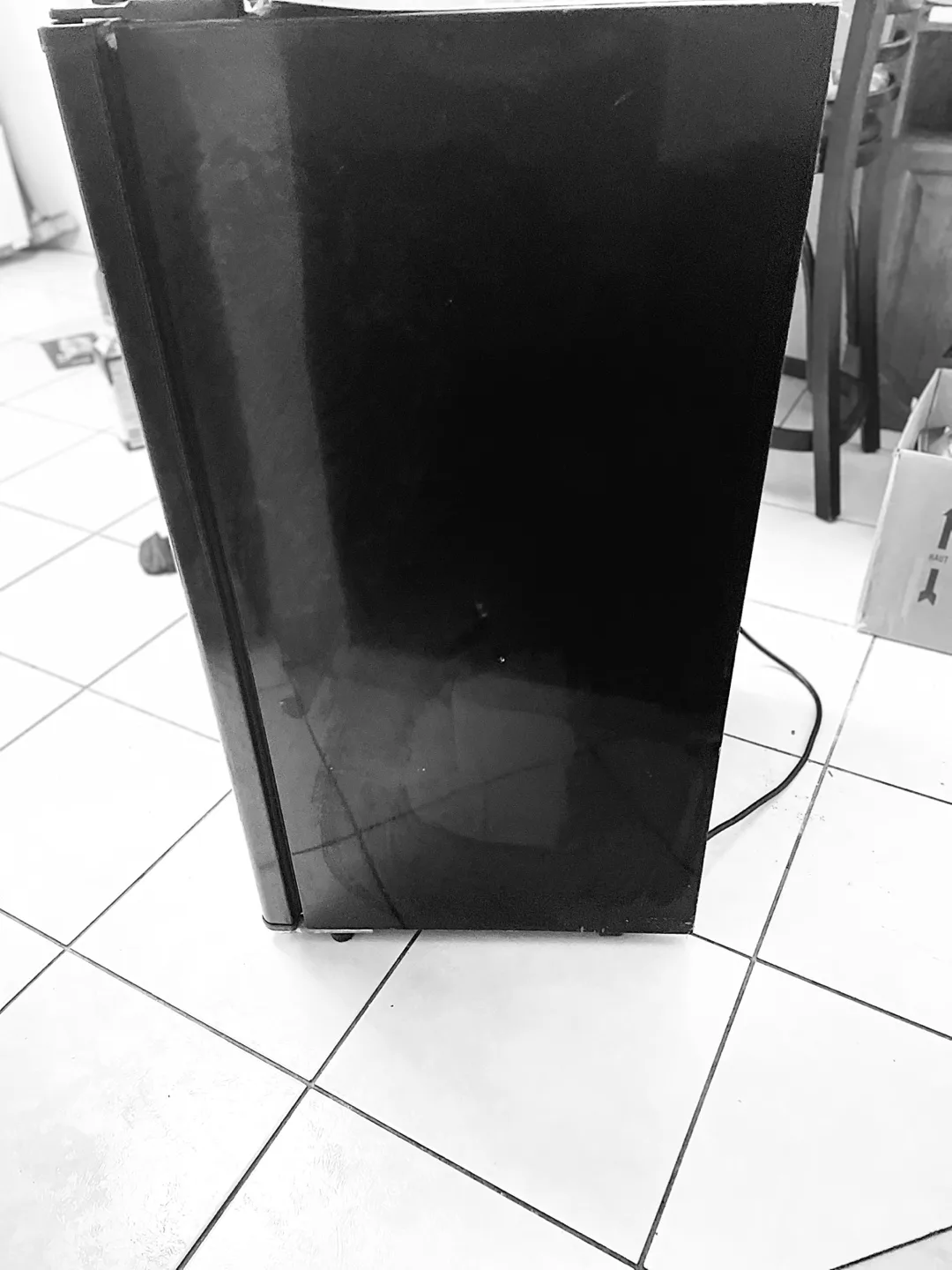 Insignia Mini Fridge - Black image indicator(3)