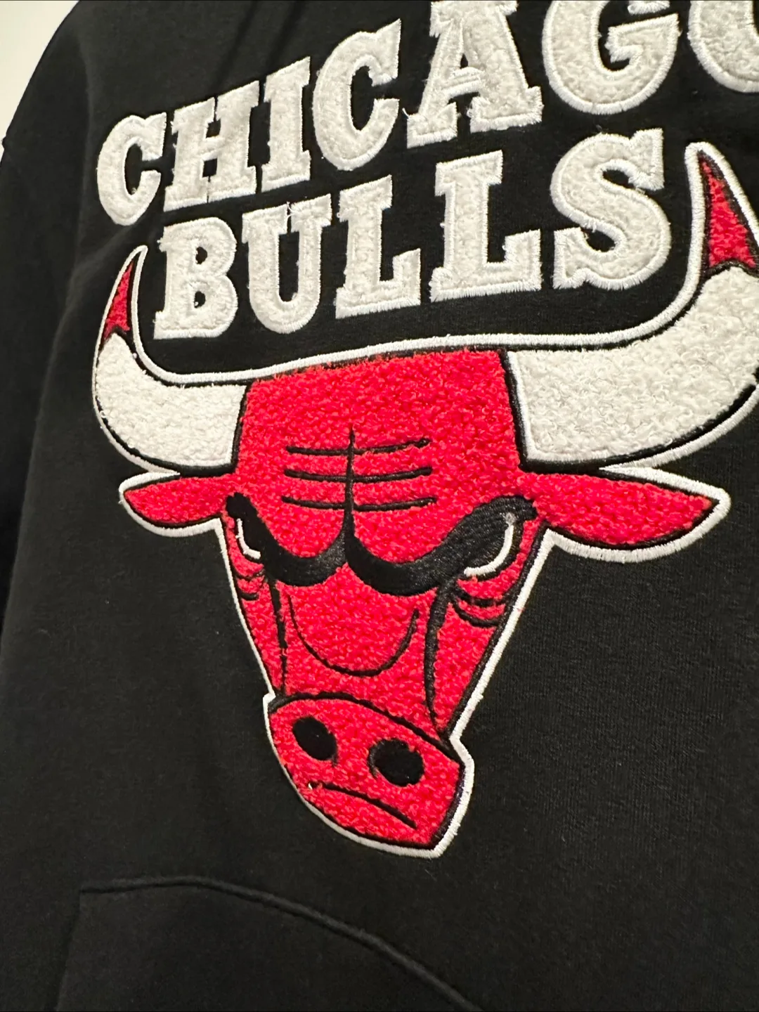 Authentic NBA Chicago Bulls Black Hoodie - Size L/G image indicator(2)