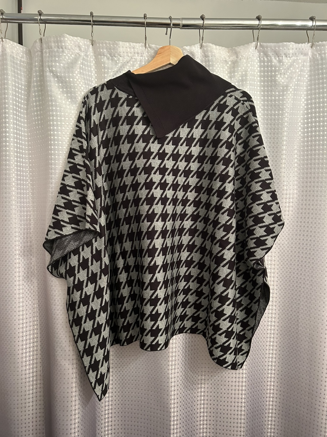 Like New Anne Klein black/white poncho - photo 2
