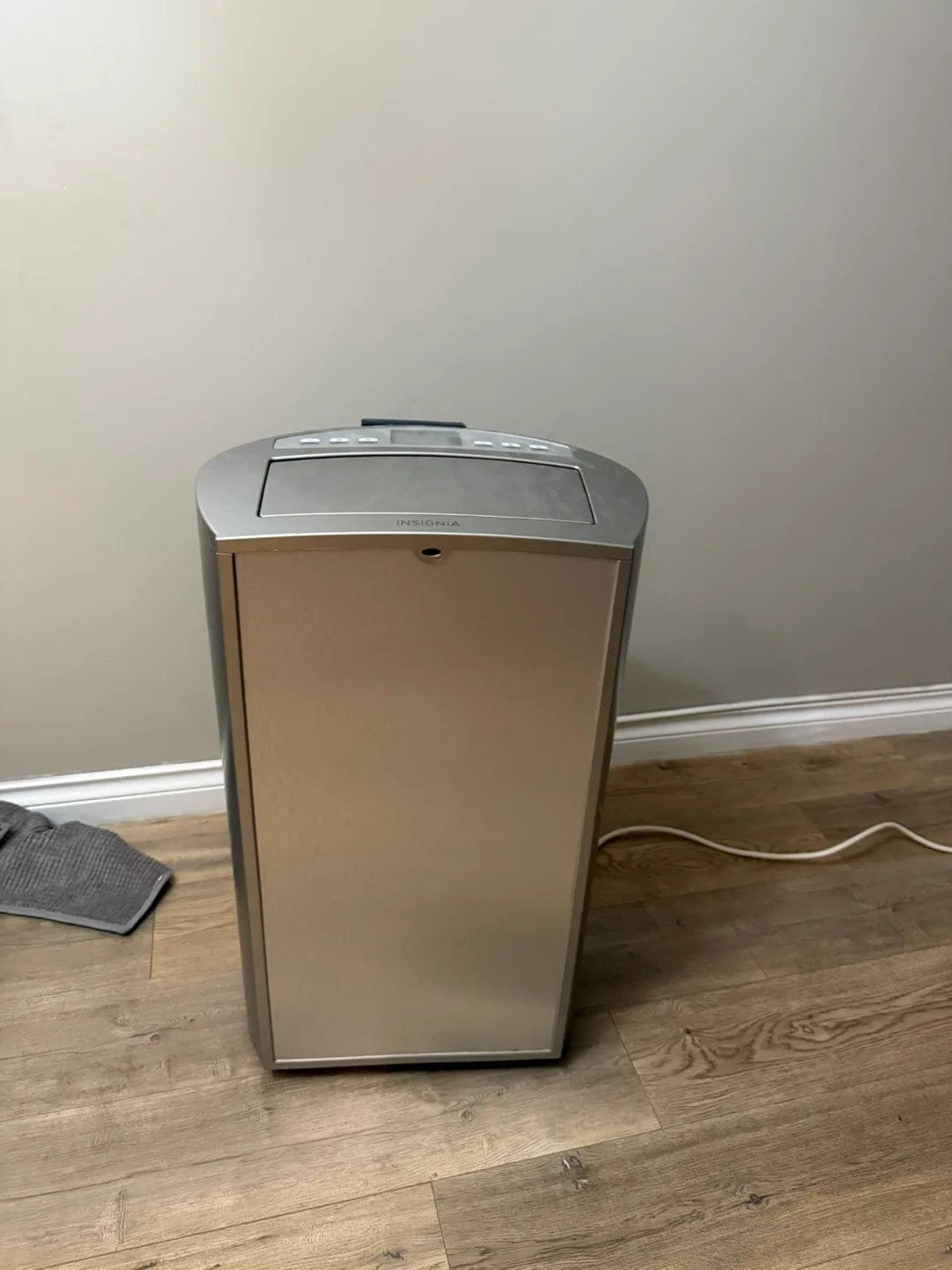 Insignia Portable Air Conditioner thumbnail
