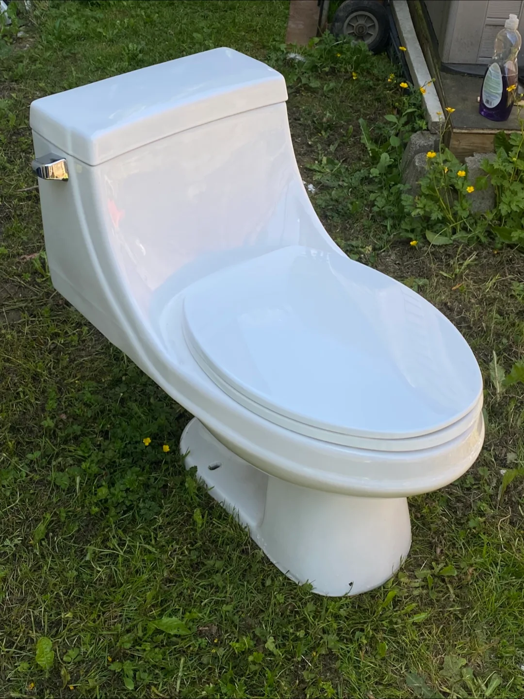 UBERHAUS One-Piece Toilet – Lightly Used & Clean thumbnail