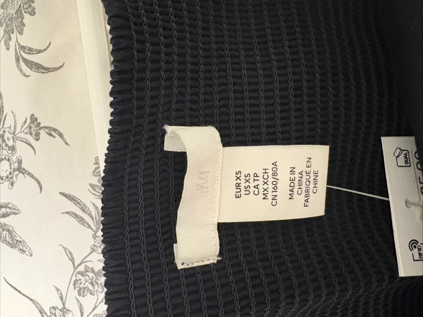 H&M Black Dress - Size XS image indicator(3)