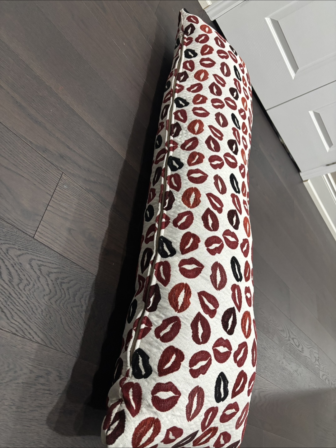 Body Pillow with Lips Design - photo 2