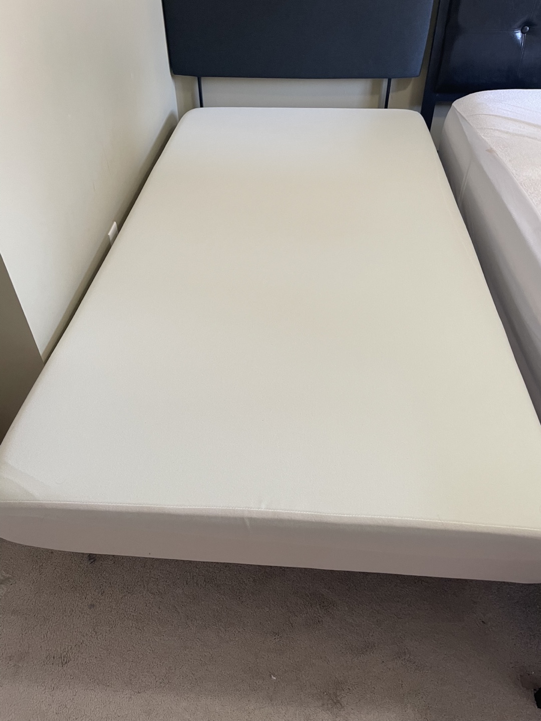 Twin foam Mattress - Great Condition! - photo 2