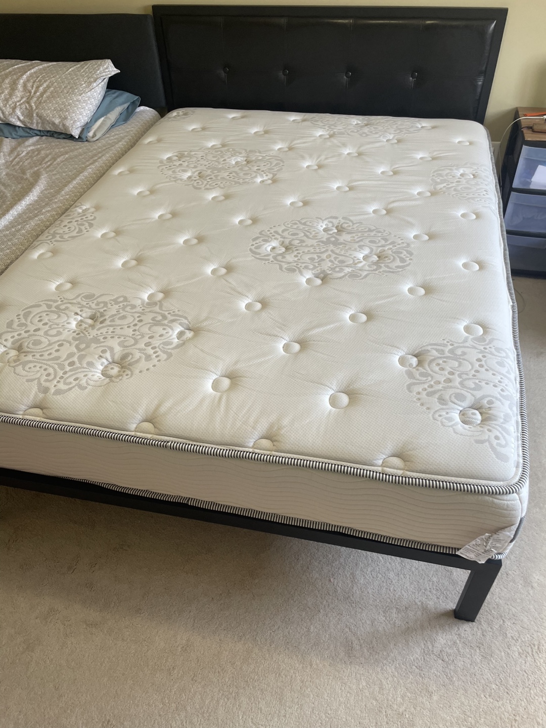 Zinus 12 inches Mattress - Good Condition - photo 2