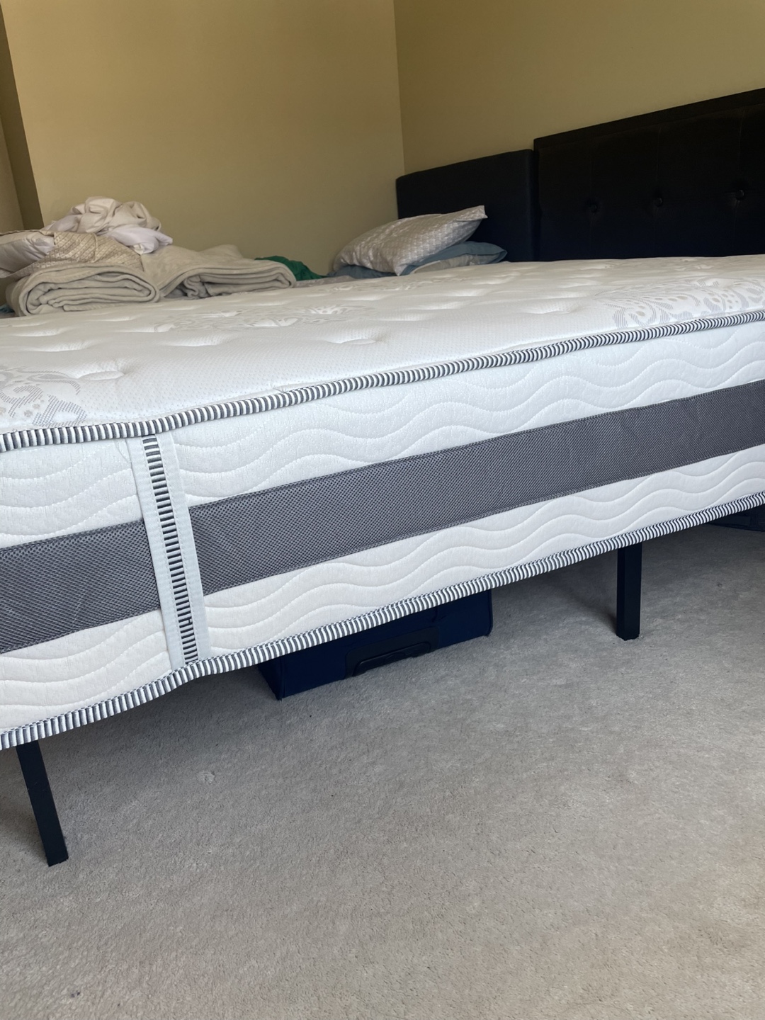 Zinus 12 inches Mattress - Good Condition
