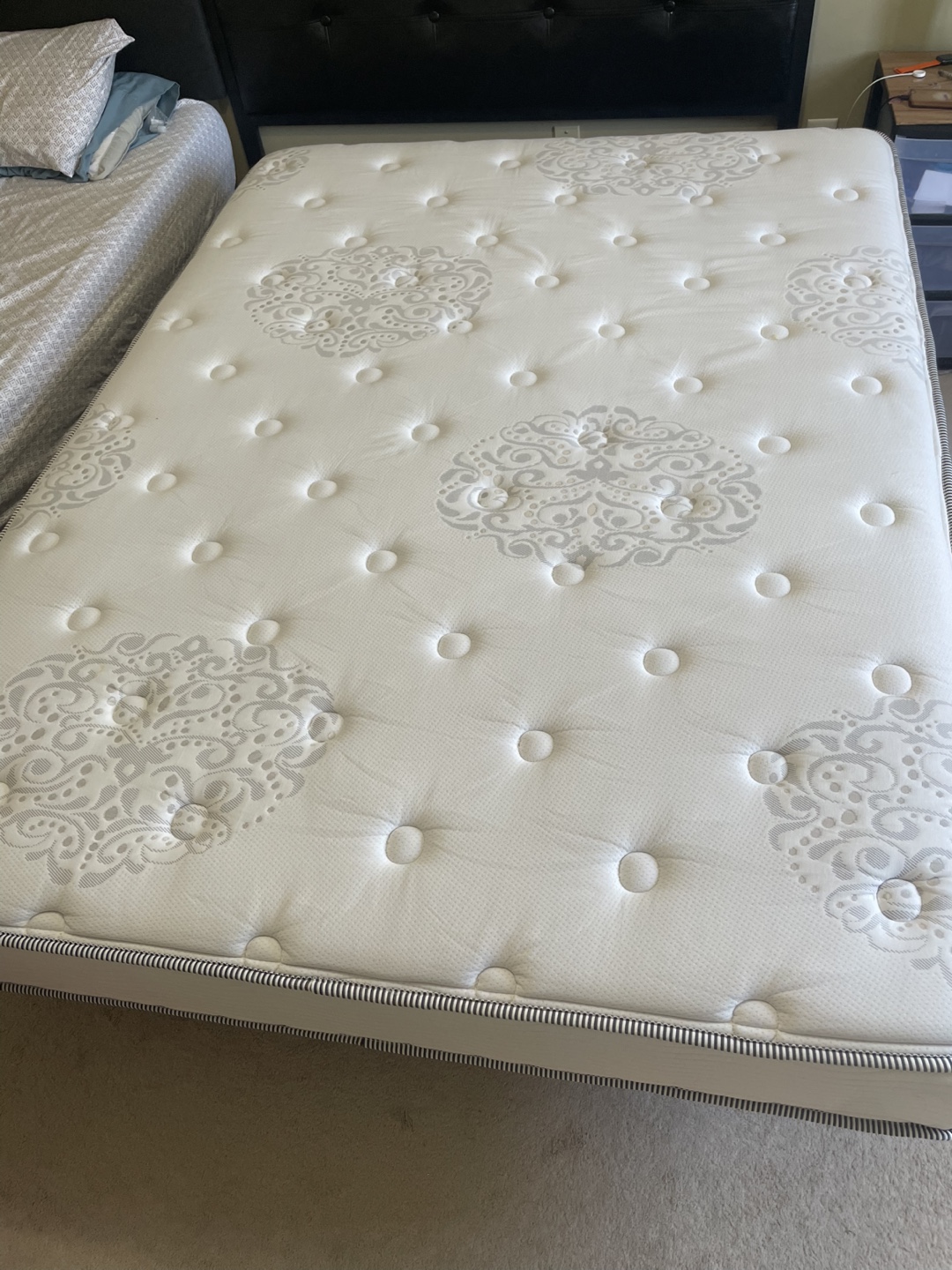 Zinus 12 inches Mattress - Good Condition - photo 3