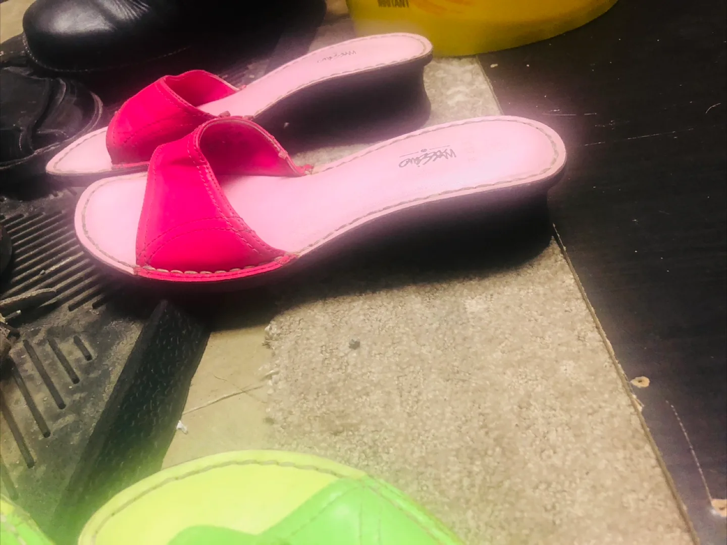 🇨🇦 🍁 Mossimo Green Leather Slide Sandals image indicator(3)