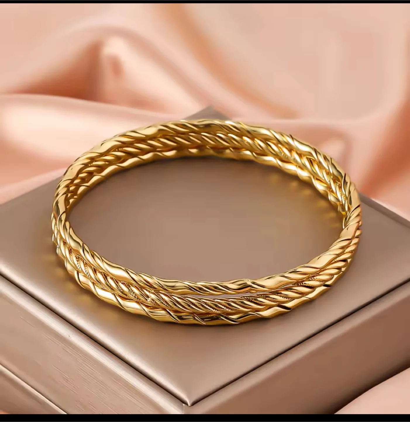 Gold Bangle Bracelet Set Made of stainless steel thumbnail