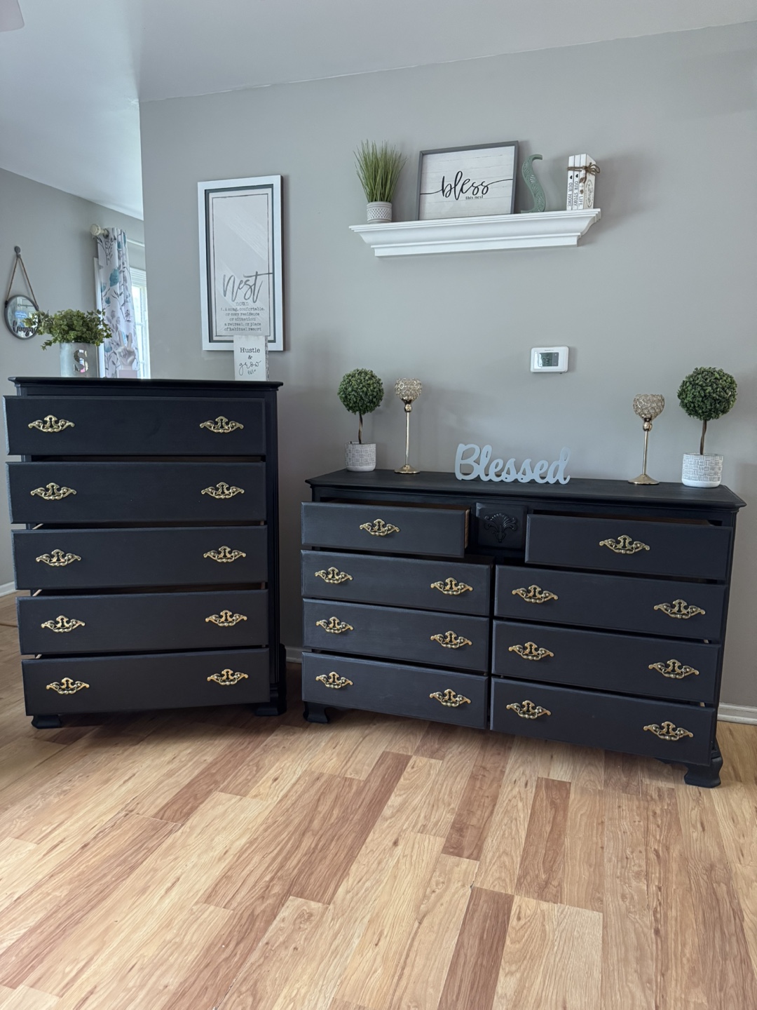 ✨🖤💛Gorgeous solid wood dresser set💛🖤✨ - photo 2