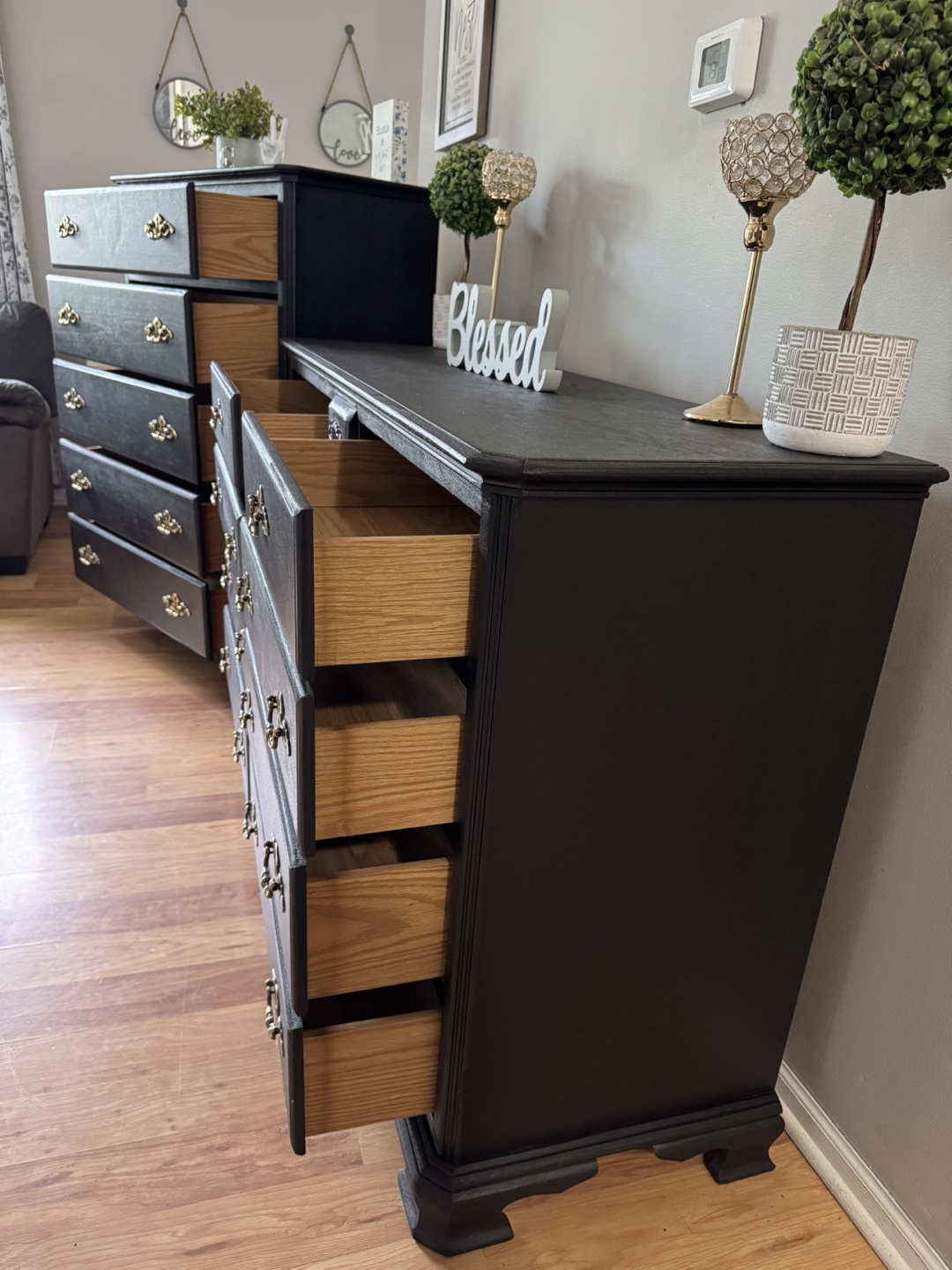 ✨🖤💛Gorgeous solid wood dresser set💛🖤✨ - photo 4