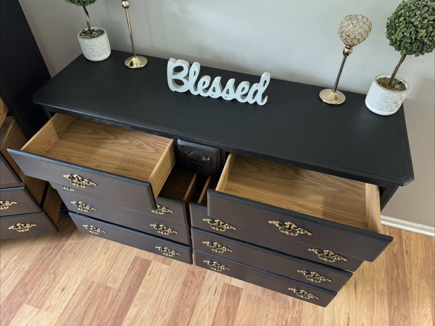 ✨🖤💛Gorgeous solid wood dresser set💛🖤✨ - photo 5