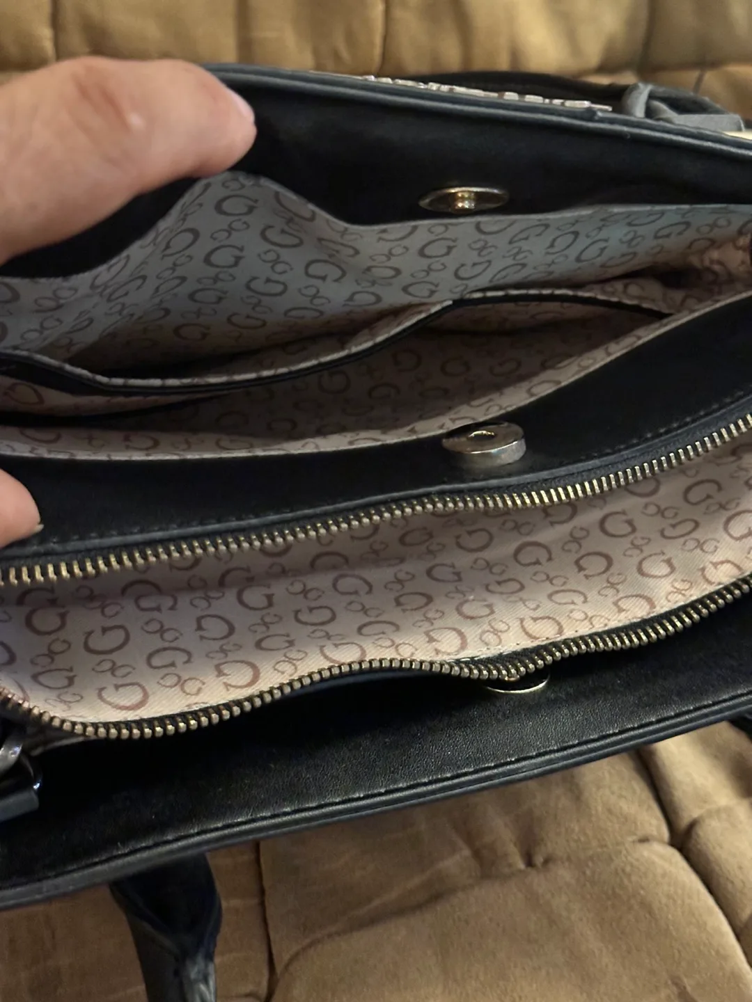 Guess Black Handbag image indicator(3)