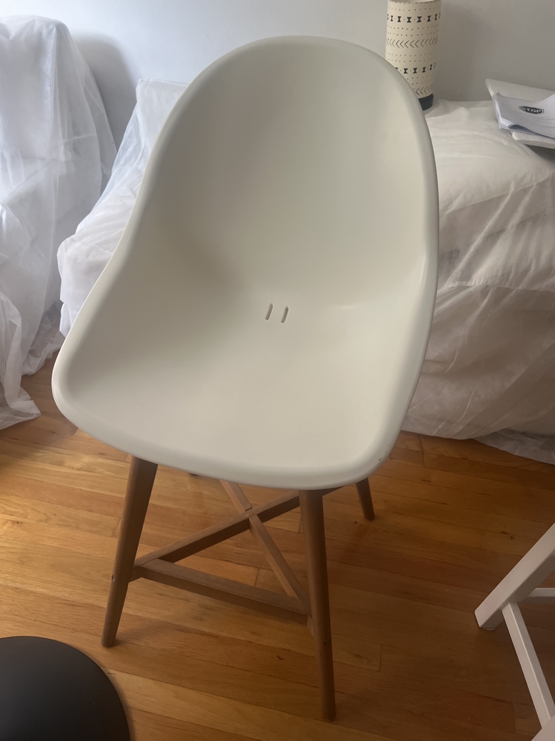 Round Dark Wood Bar Table & White high Chair - photo 3