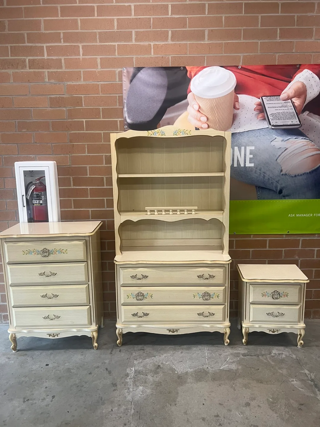 Vintage 3-Piece Bedroom Set thumbnail