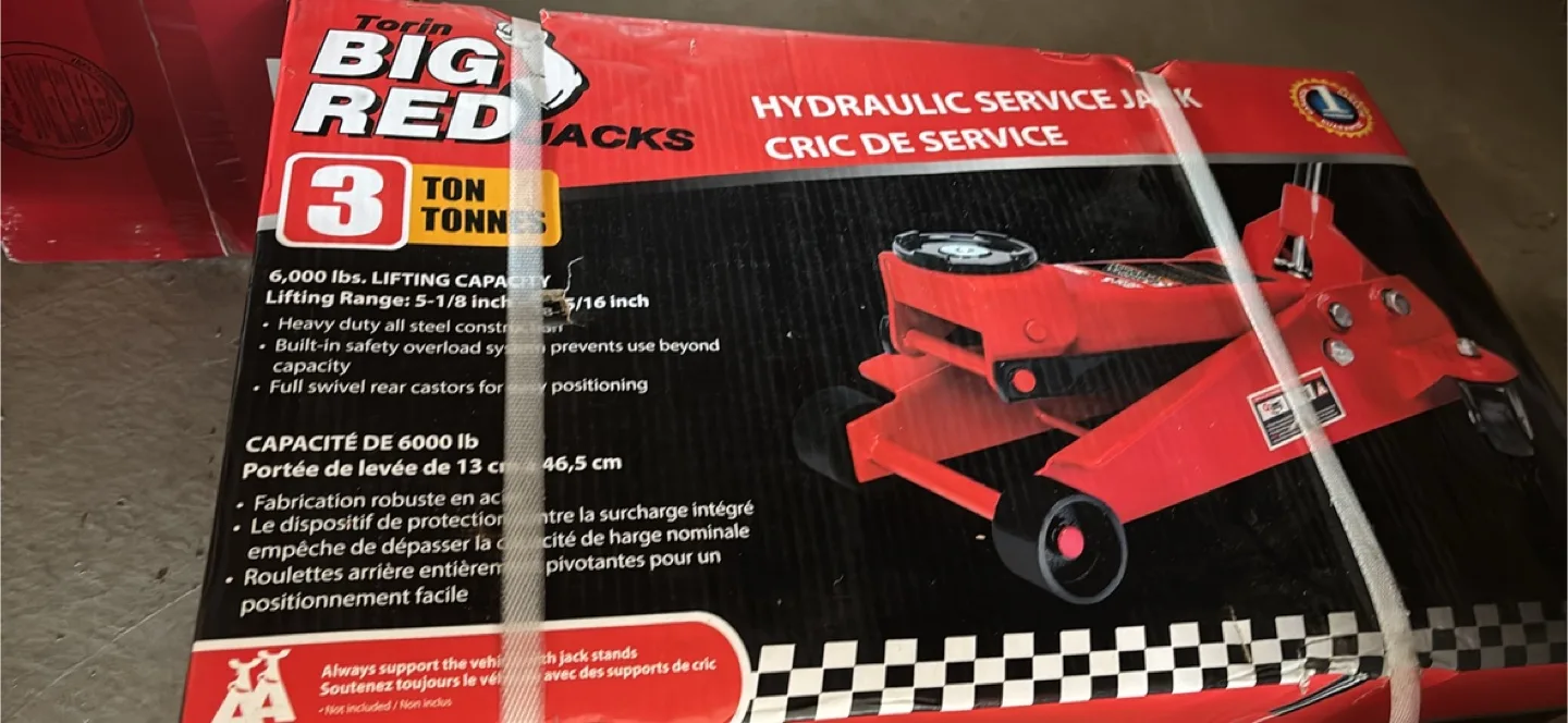 Torin Big Red 3 Ton Hydraulic Service Jack - New in Box! thumbnail