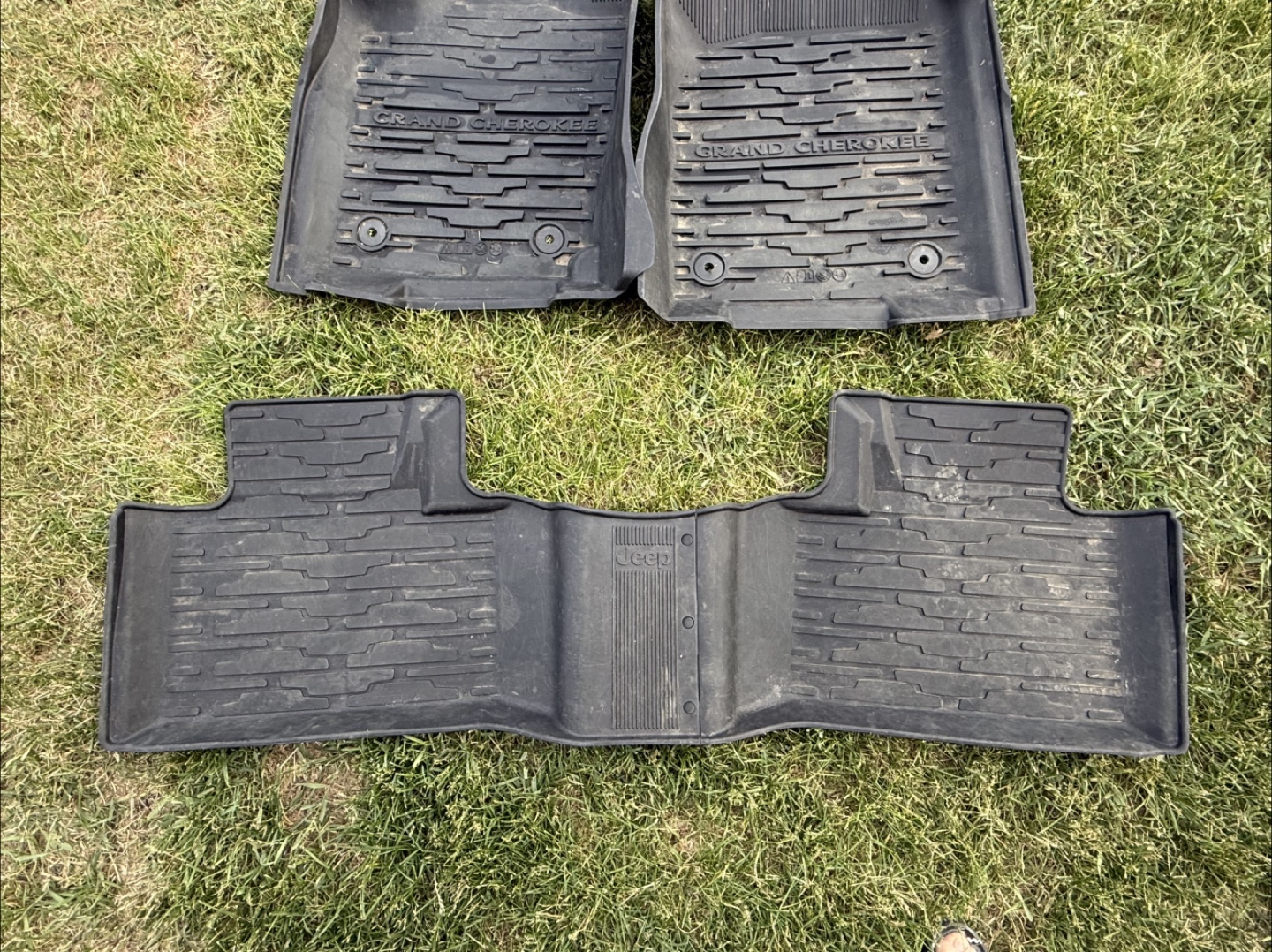 Jeep Grand Cherokee OEM Rubber Floor Mats 2011-2022 - photo 3