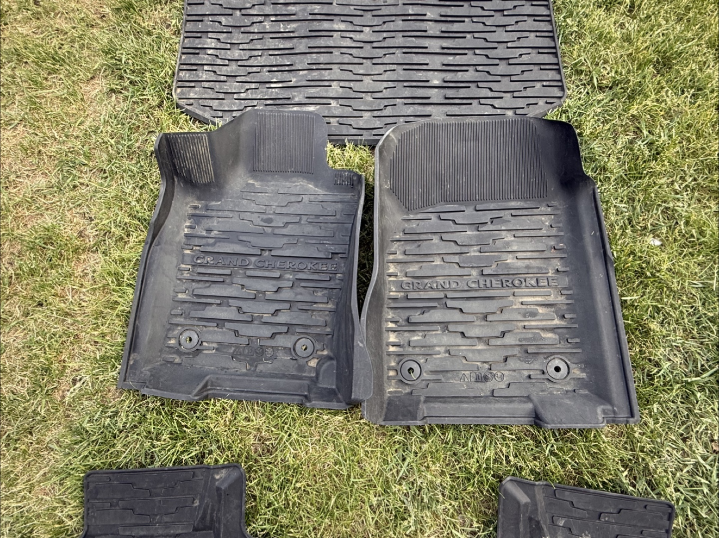 Jeep Grand Cherokee OEM Rubber Floor Mats 2011-2022 - photo 2