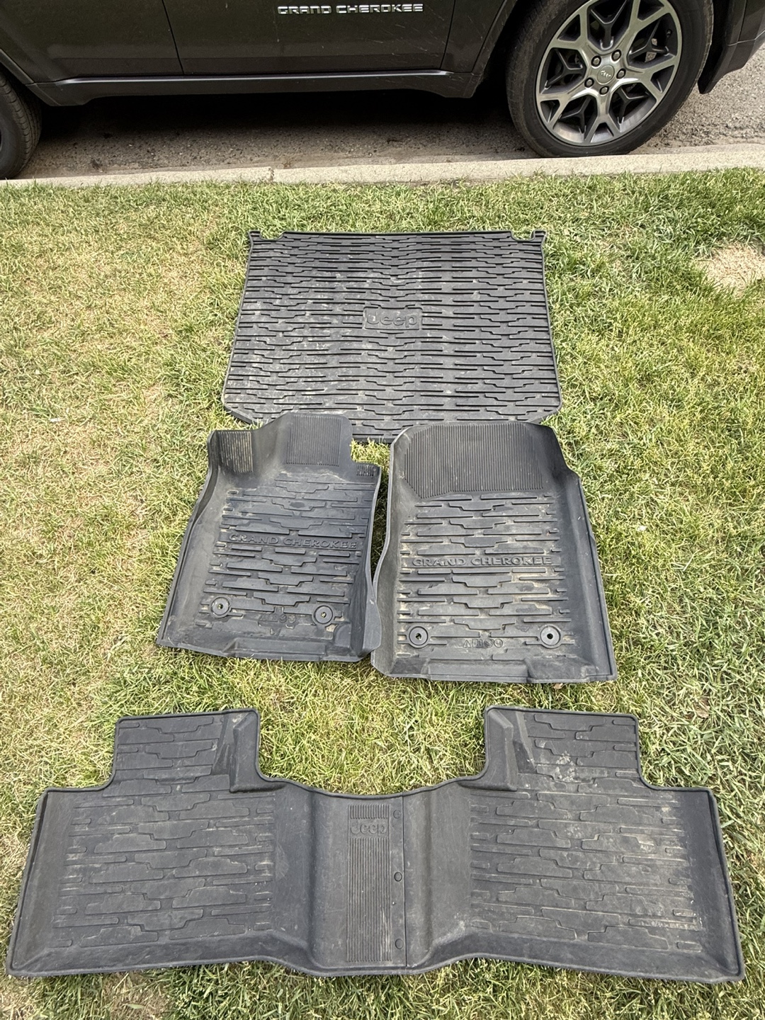 Jeep Grand Cherokee OEM Rubber Floor Mats 2011-2022