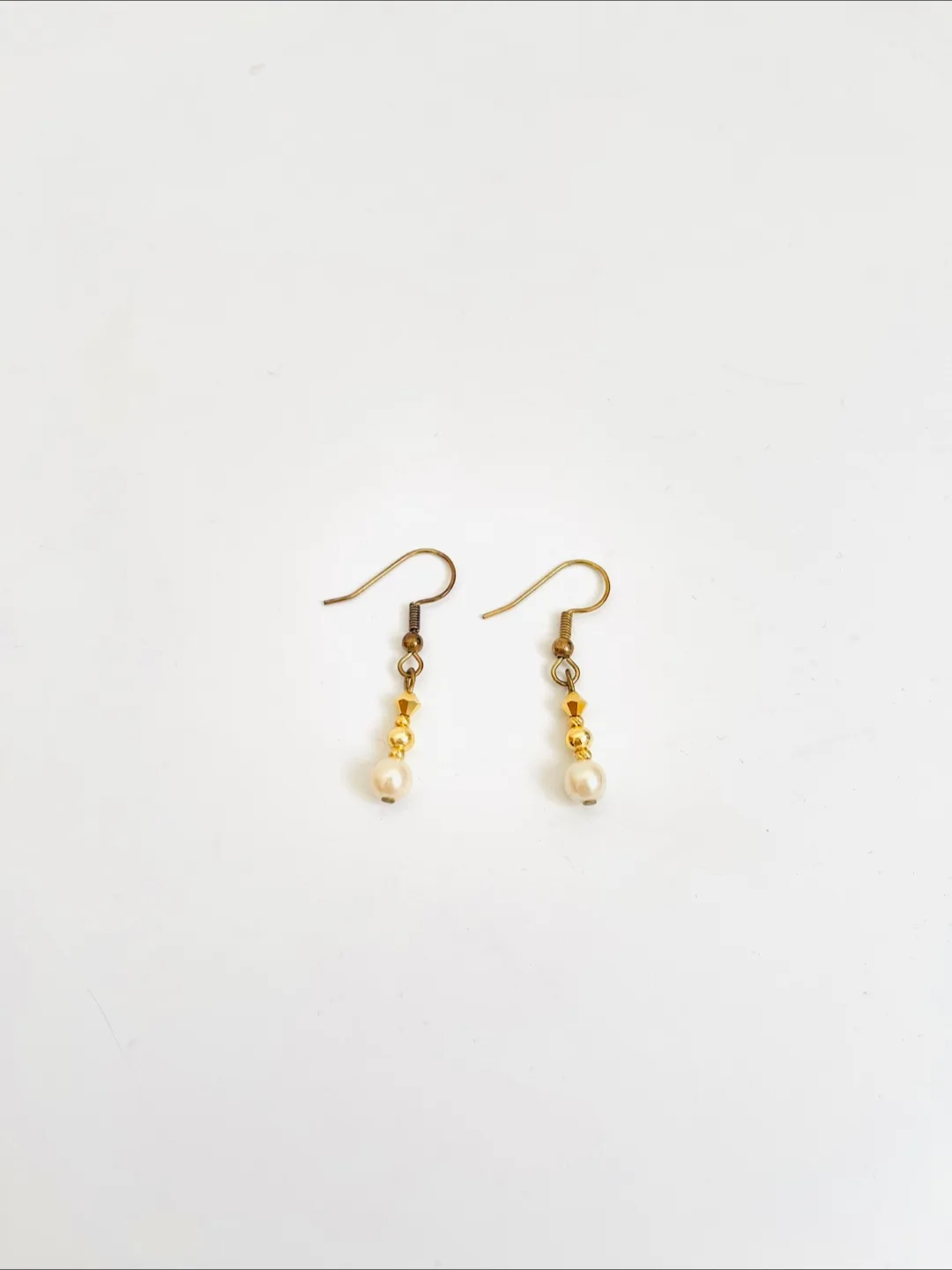 Pearl and Gold Dangle Earrings thumbnail