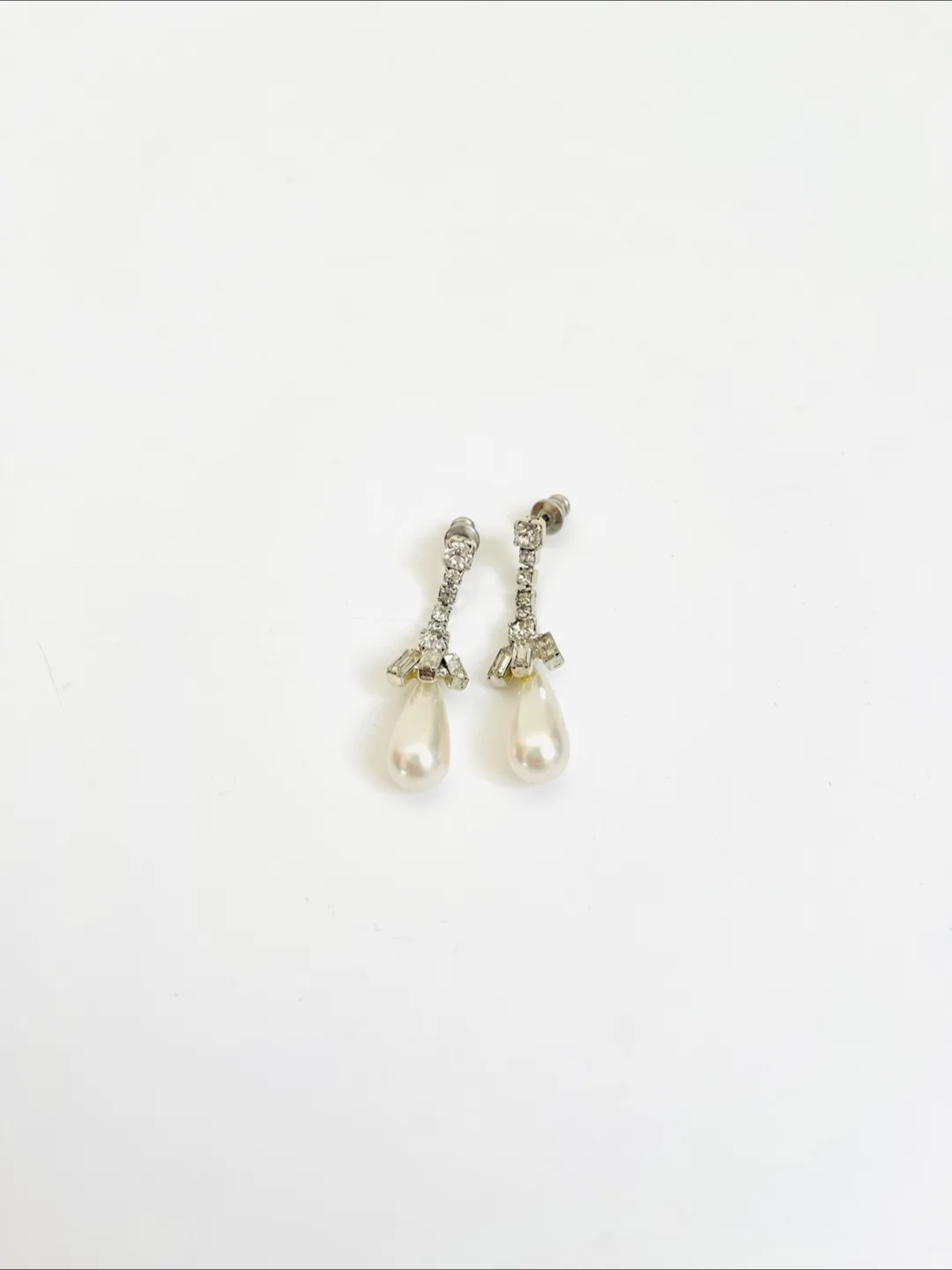 Pearl Drop Earrings thumbnail
