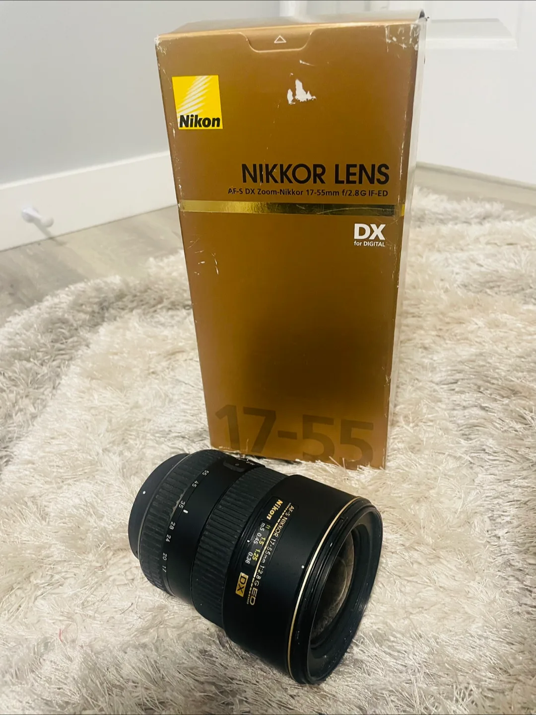 Nikon AF-S DX Nikkor 17-55mm f/2.8G IF-ED Lens thumbnail