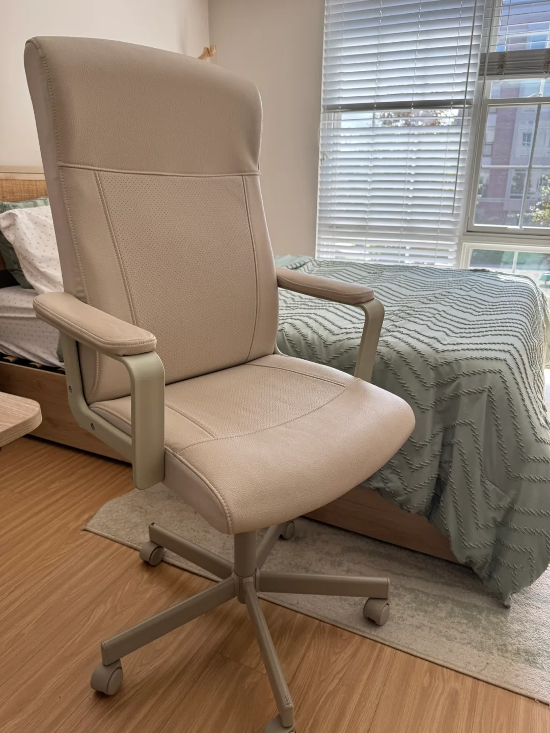 IKEA Aesthetic Beige Office Chair thumbnail
