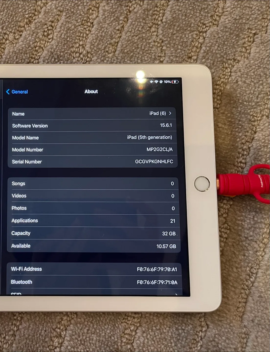 iPad 5th Generation 32GB cellular version - Silver image indicator(3)