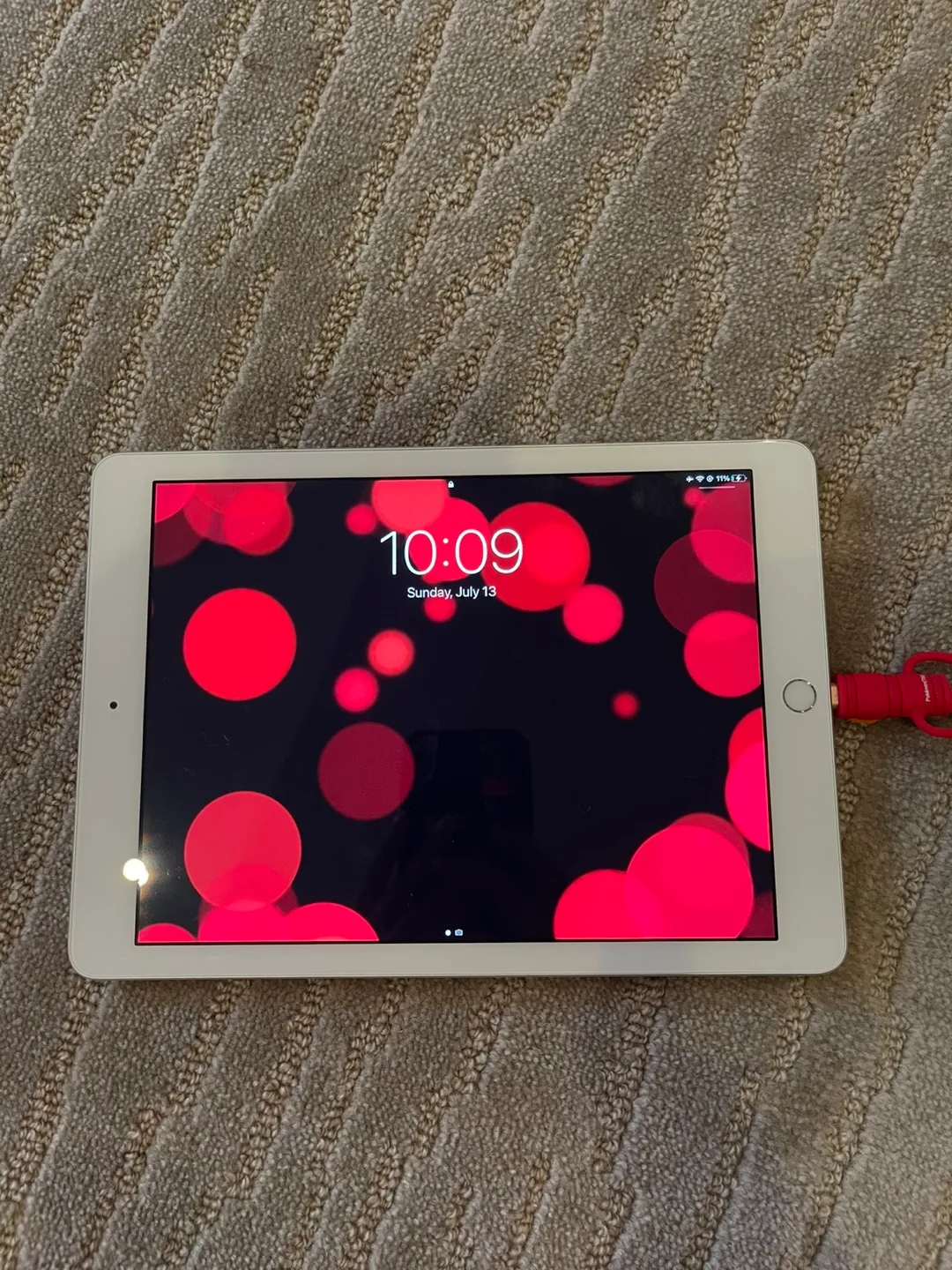 iPad 5th Generation 32GB cellular version - Silver thumbnail