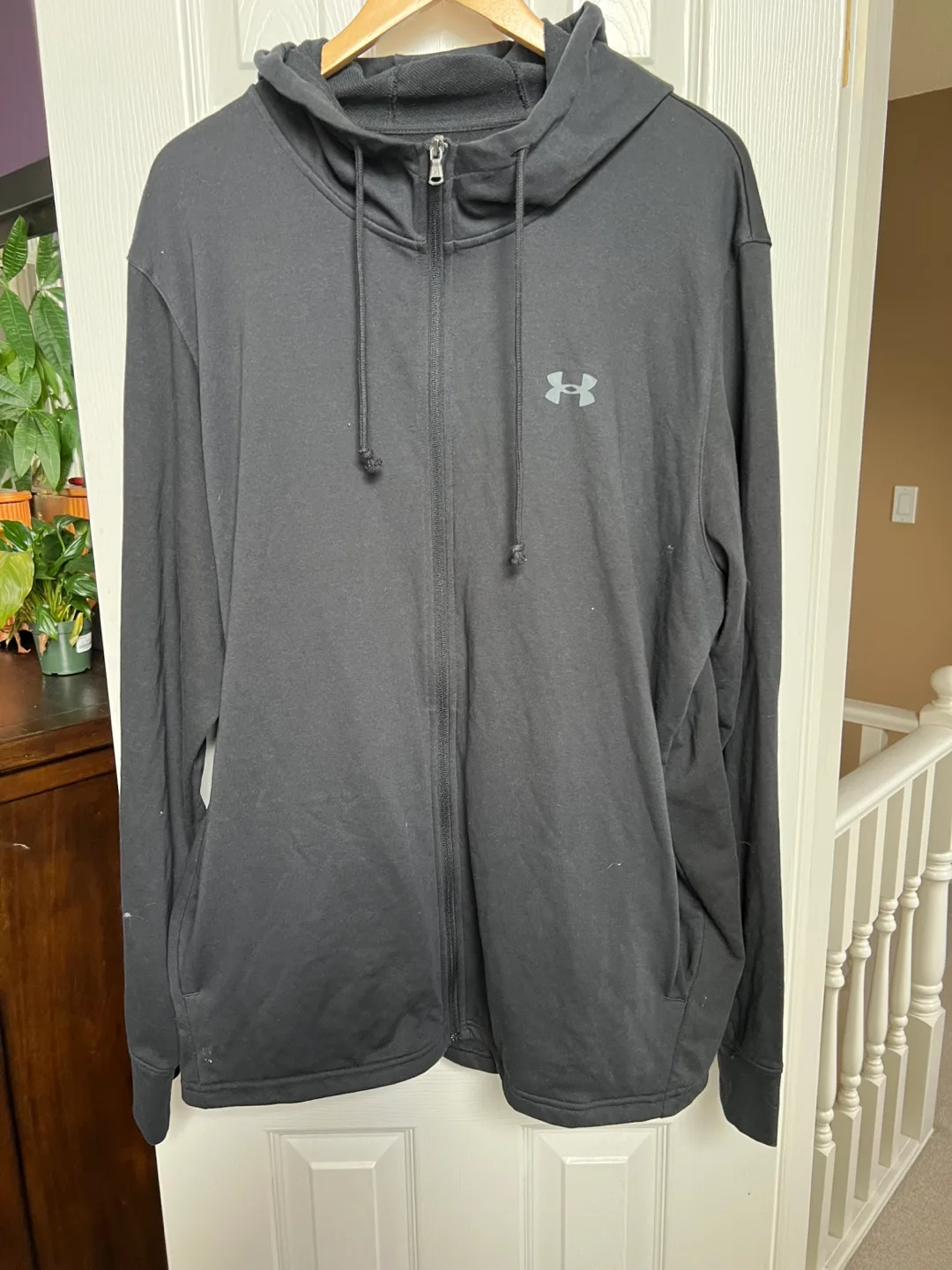 Woman’s Under Armour XXL Black Full Zip Hoodie thumbnail
