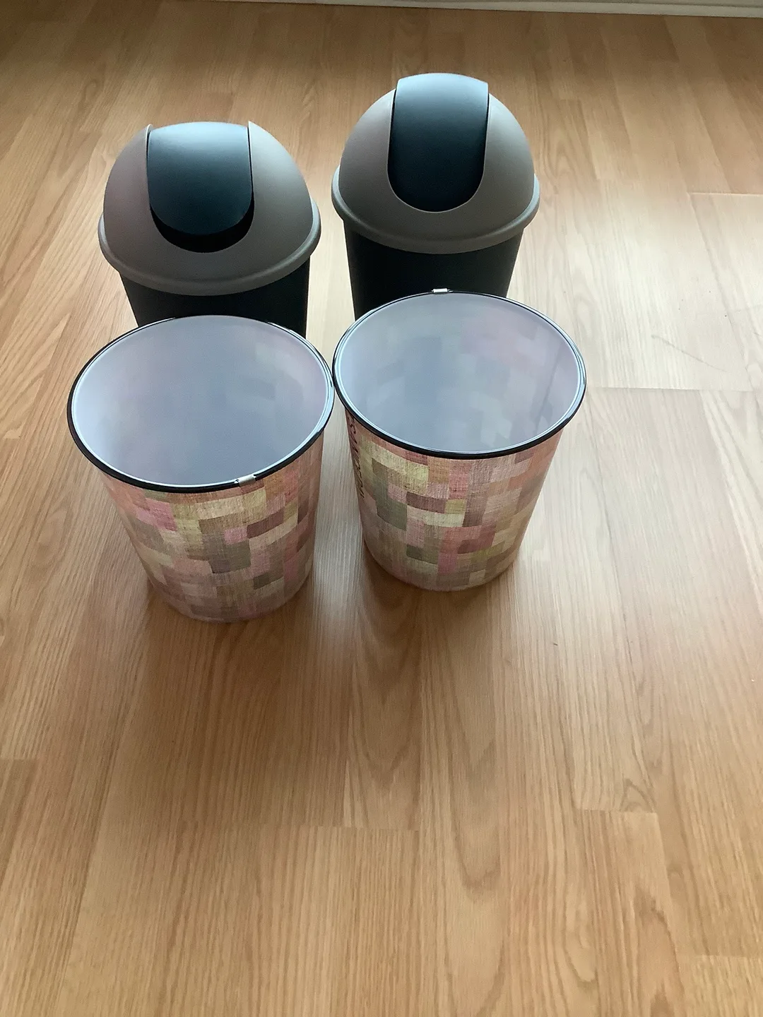 Trash Cans with lids - set of 4 thumbnail