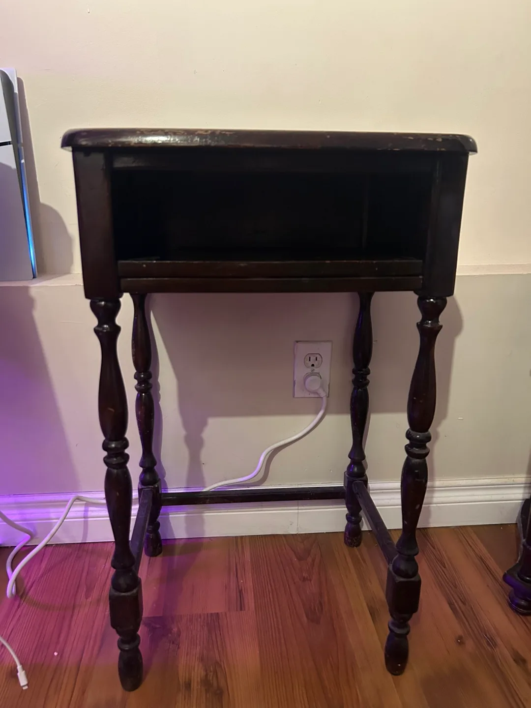 Antique Phone Booth Stand thumbnail