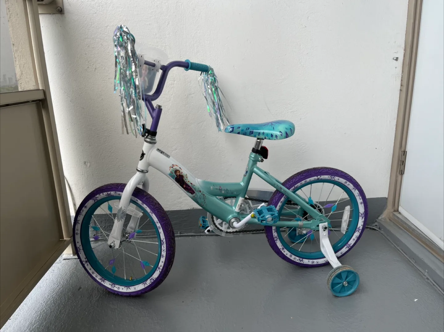 Disney Frozen 16-inch Kids Bike thumbnail