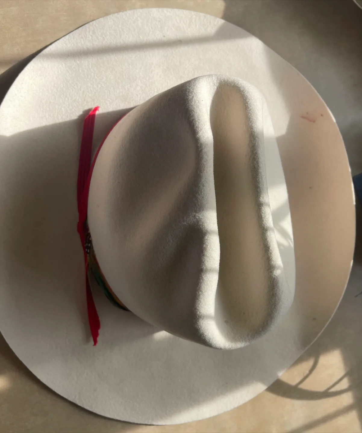 🇨🇦 🍁 White Fedora Hat - Size 7 1/4 image indicator(2)