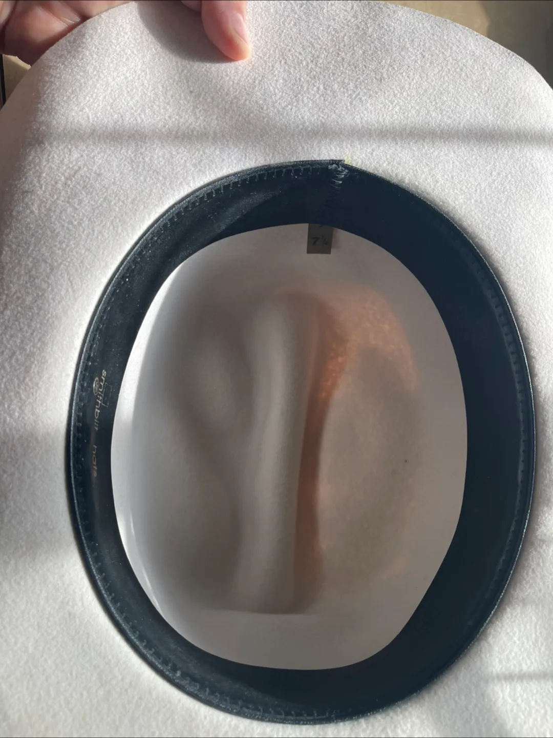 🇨🇦 🍁 White Fedora Hat - Size 7 1/4 image indicator(5)