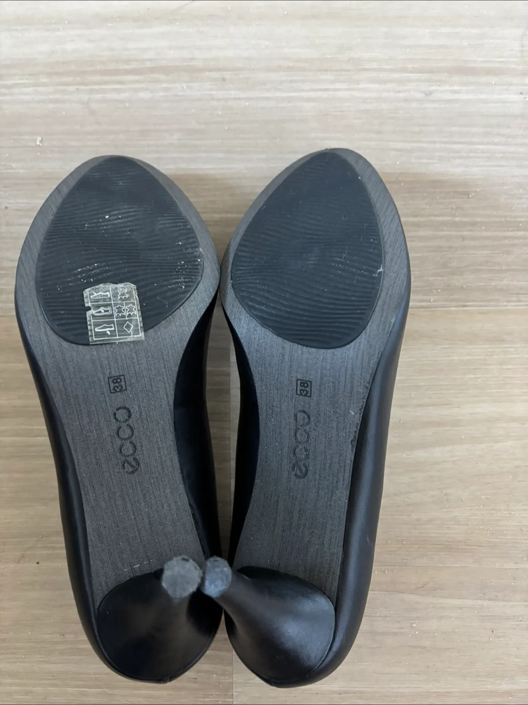 Ecco Black Leather Heels - Size 38 image indicator(3)