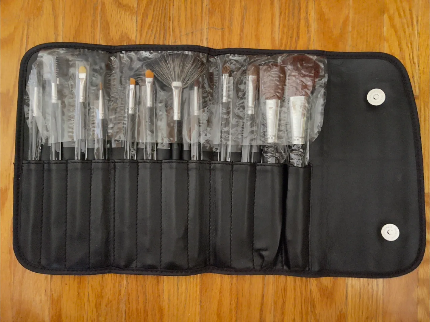 Makeup Brush Set with Carrying Case thumbnail