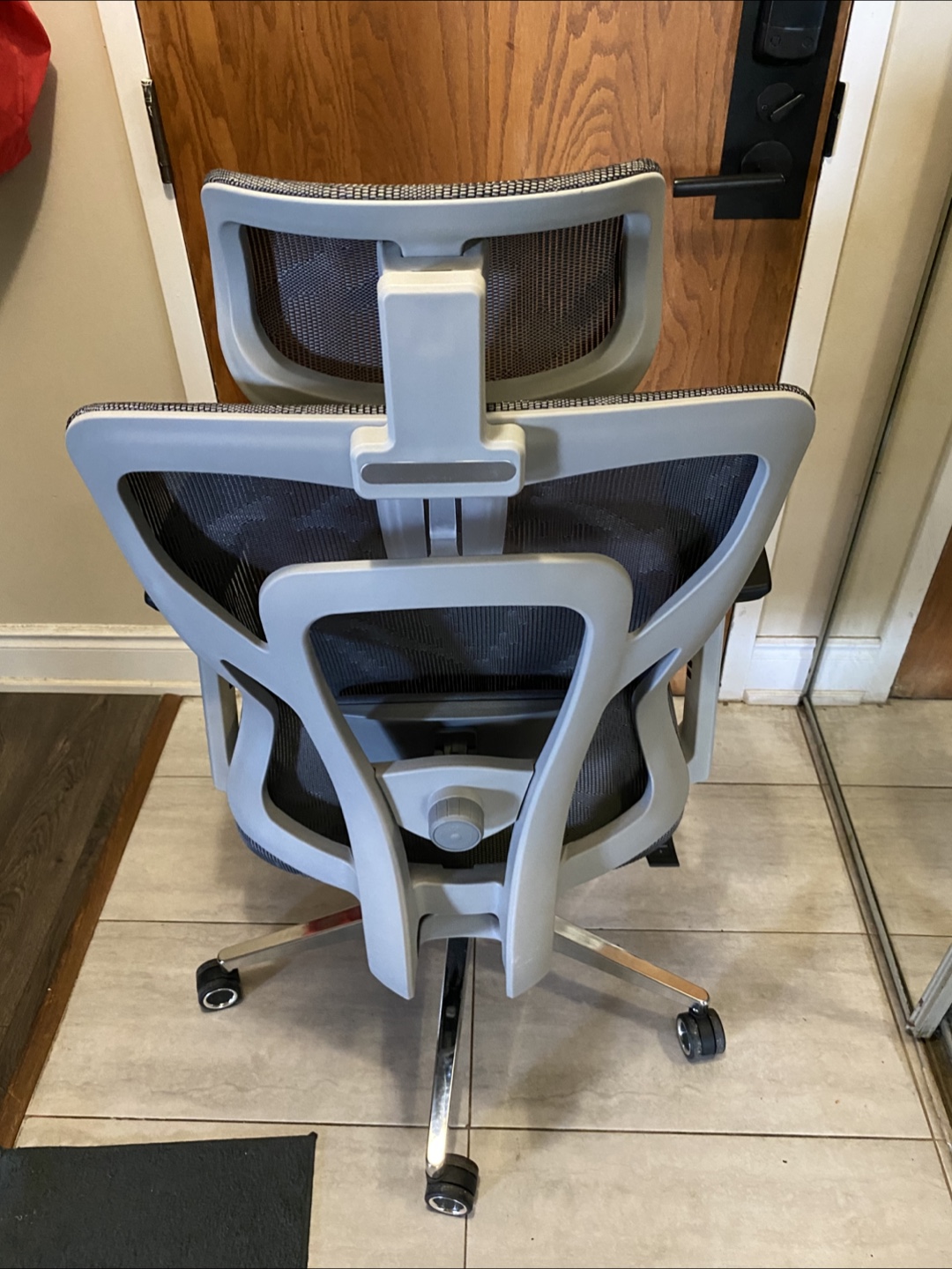 Out of the box Logicfox Ergonomic Mesh Office Chair - photo 4