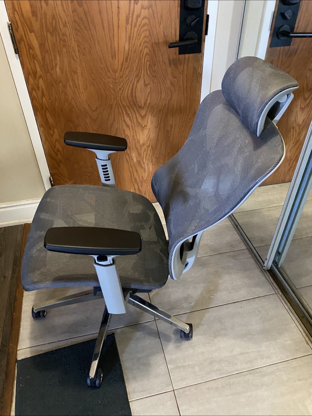 Out of the box Logicfox Ergonomic Mesh Office Chair