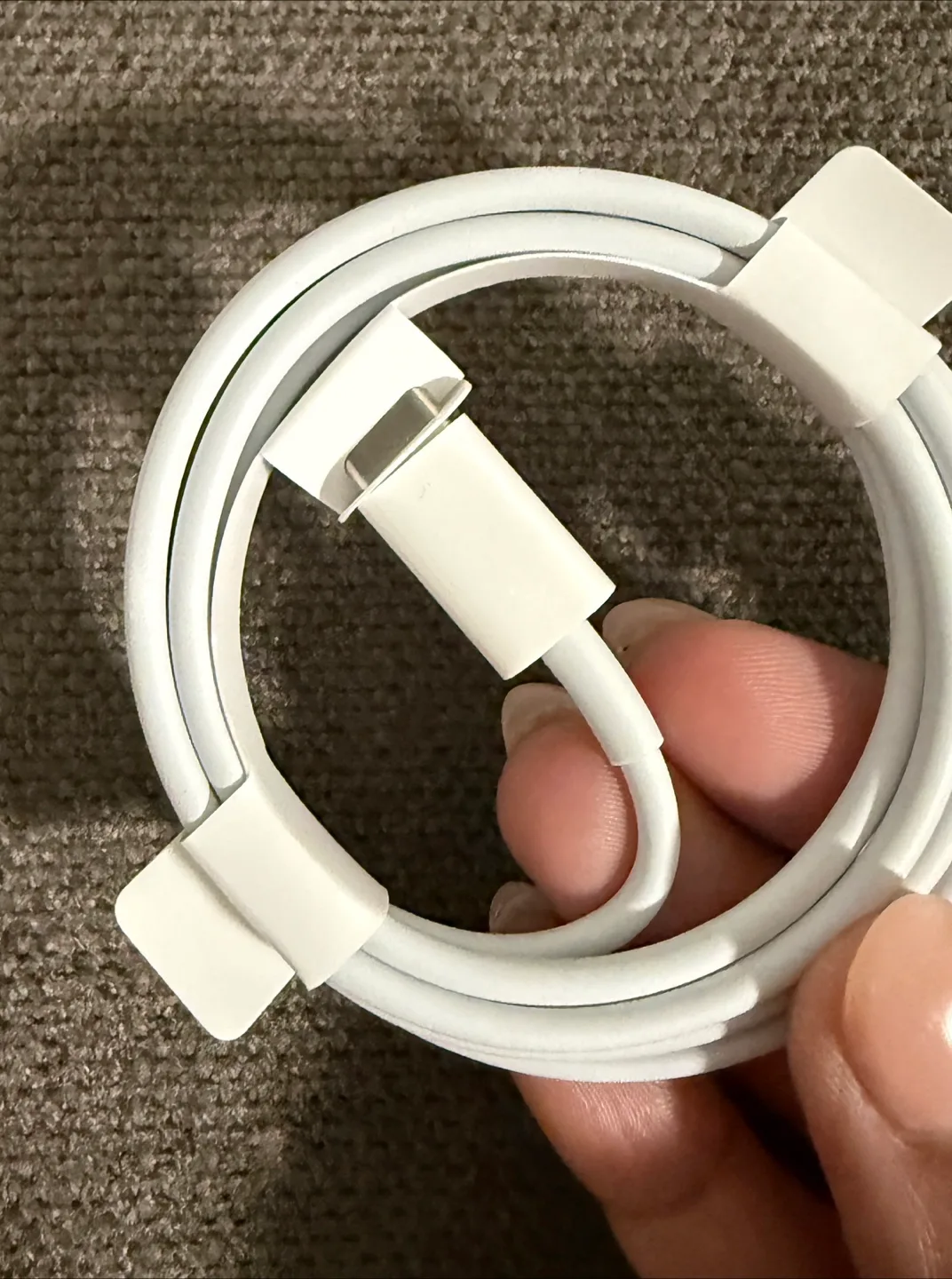 Original Apple USB-C to lightning Cable image indicator(2)