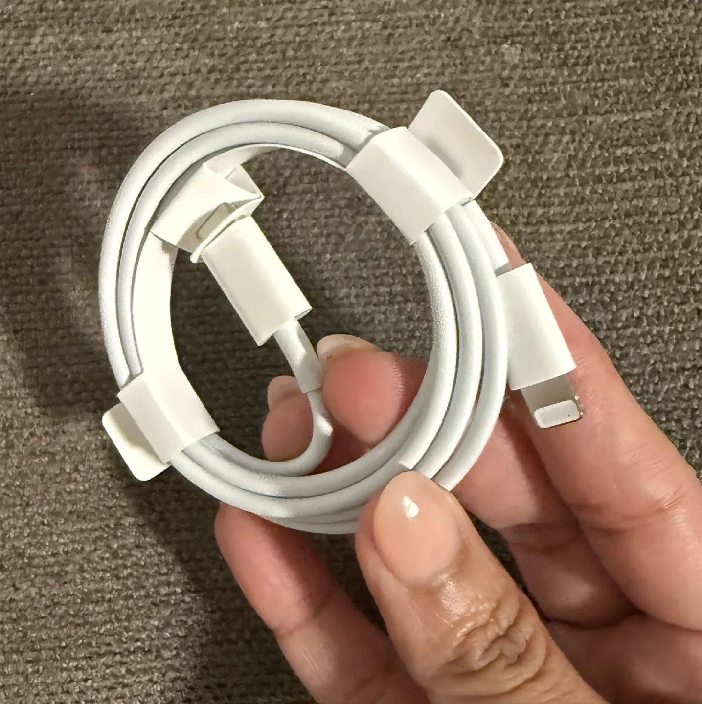 Original Apple USB-C to lightning Cable image indicator(4)